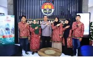 Kadiv Humas Polri Memberangkatkan 5 Wartawan Umroh Ketanah Suci