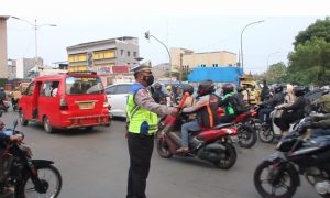 Kanit Lantas Polsek Cakung Rutin Melaksanakan Giat Rutin Lalu Lintas