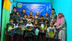 Peringati Bulan Muharam 1446 H, Yayasan Yakbi Bagikan Perlengkapan Sekolah