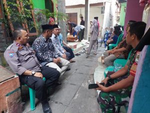 Bhabinkamtibmas Medan Satria Turut Berduka Cita, Sampaikan Pesan Khamtibmas di Sela Takziyah